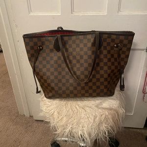 Louis Vuitton never full medium sized